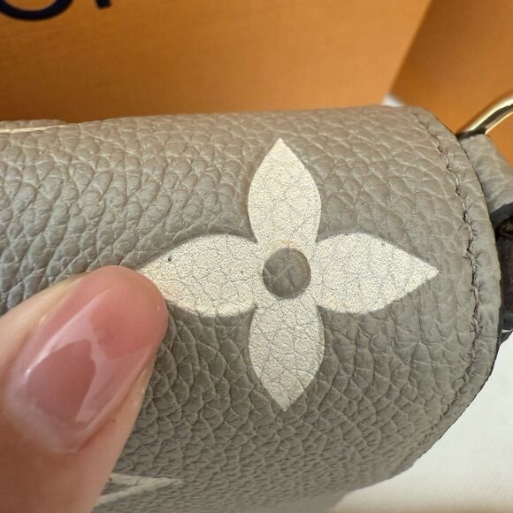 Auth Louis Vuitton Felicie Pochette Bicolor Monogram Empreinte Leather Dove Gray - Picture 14 of 16